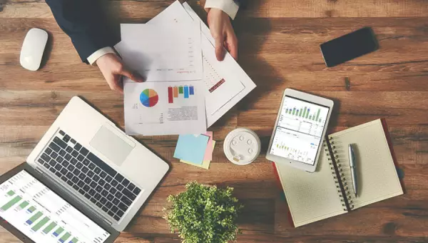 Financial tropism vs maintenance performance